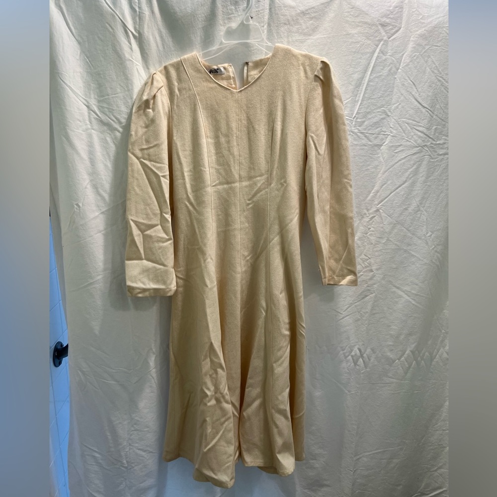 Women’s Wool Audrey Hepburn Style A-Line Long Sleeved Cream Dress